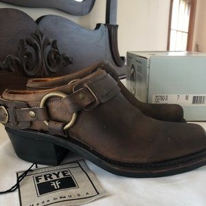 Frye clogs